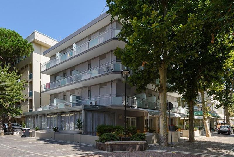 Hotel Arno มิซาโน อาดรีอาติโก ภายนอก รูปภาพ