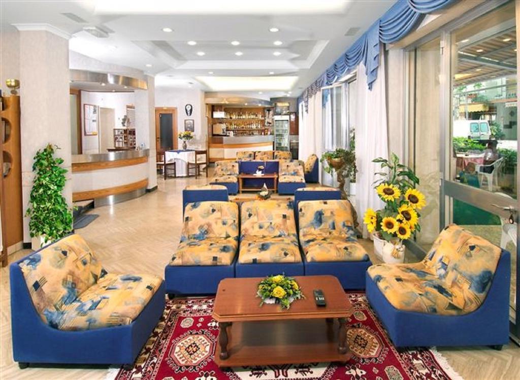 Hotel Arno มิซาโน อาดรีอาติโก ภายนอก รูปภาพ