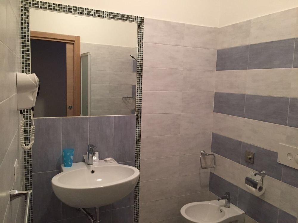 Hotel Arno มิซาโน อาดรีอาติโก ภายนอก รูปภาพ