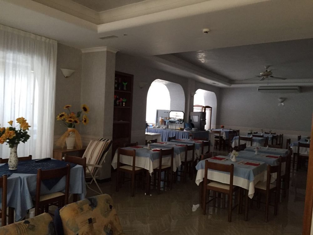 Hotel Arno มิซาโน อาดรีอาติโก ภายนอก รูปภาพ