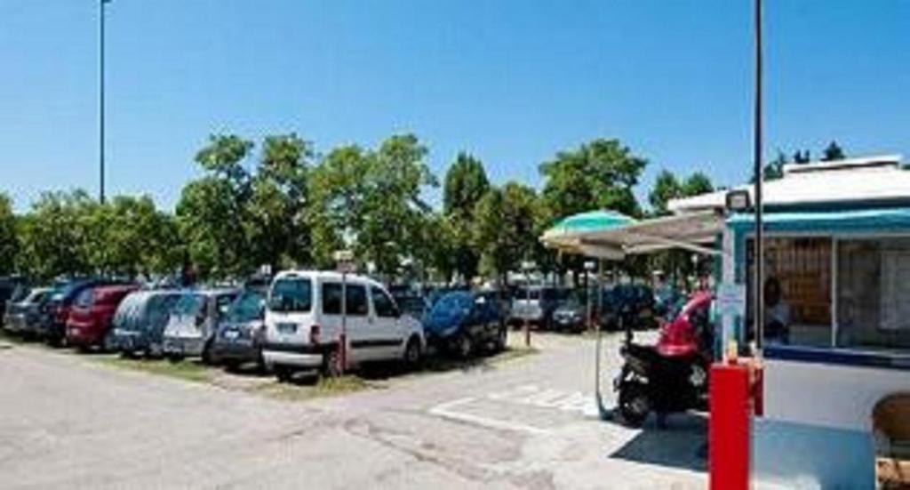 Hotel Arno มิซาโน อาดรีอาติโก ภายนอก รูปภาพ