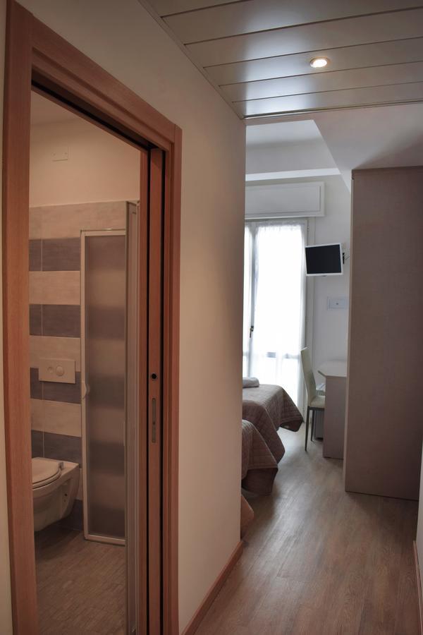 Hotel Arno มิซาโน อาดรีอาติโก ภายนอก รูปภาพ