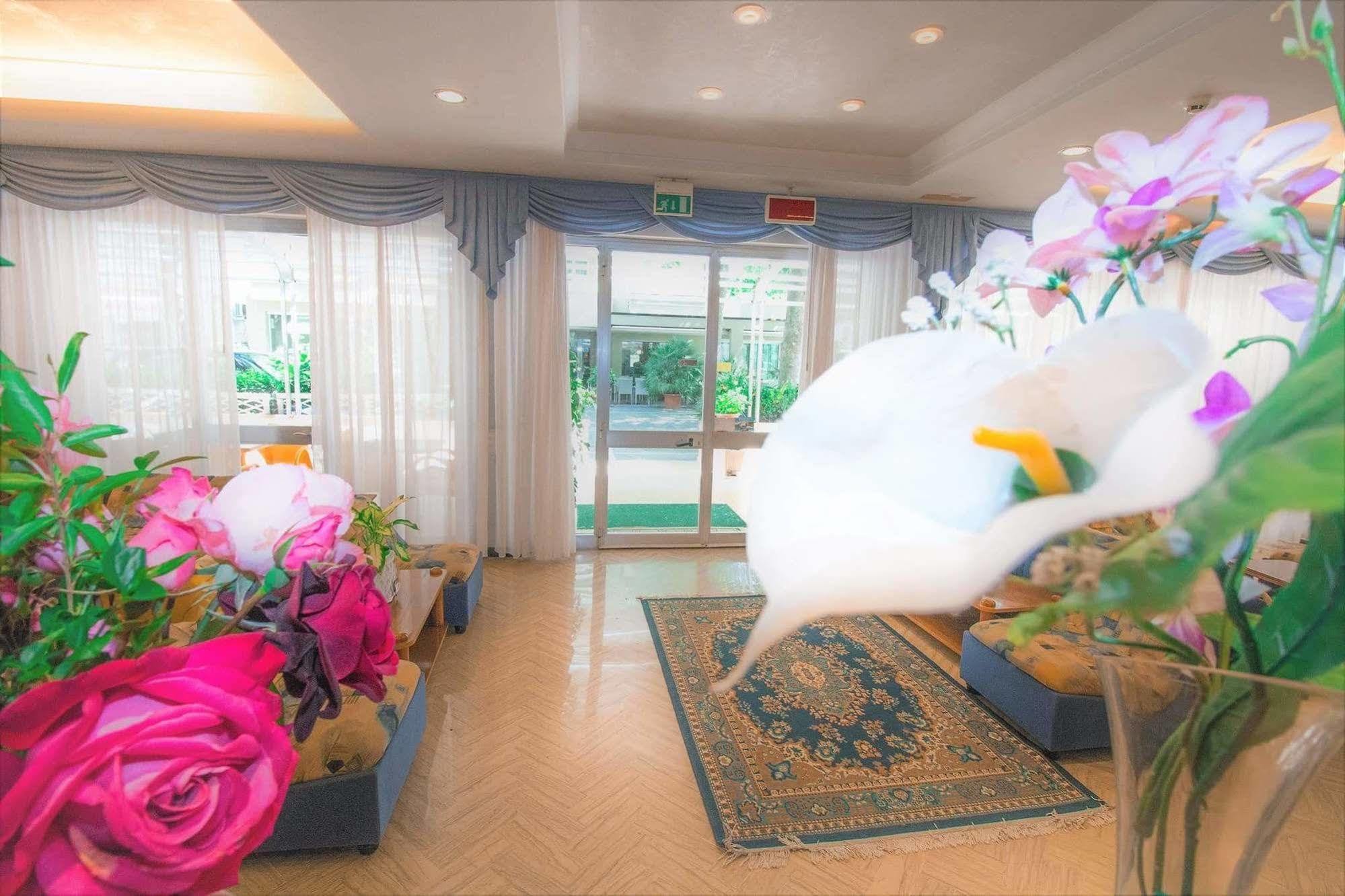 Hotel Arno มิซาโน อาดรีอาติโก ภายนอก รูปภาพ