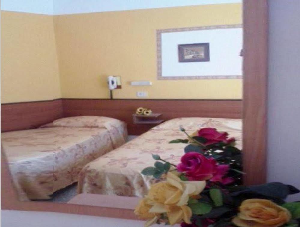 Hotel Arno มิซาโน อาดรีอาติโก ภายนอก รูปภาพ