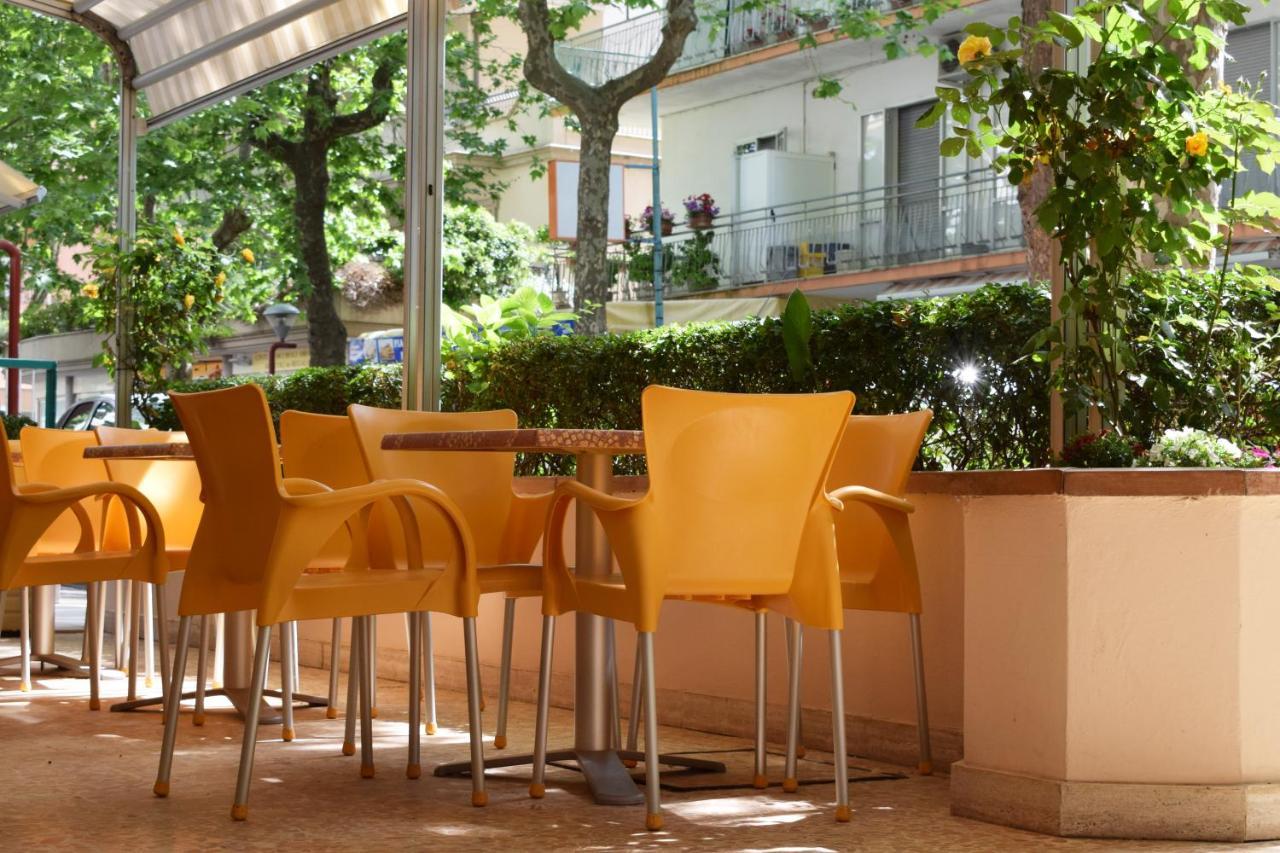 Hotel Arno มิซาโน อาดรีอาติโก ภายนอก รูปภาพ