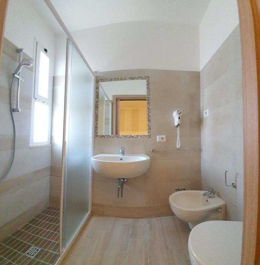 Hotel Arno มิซาโน อาดรีอาติโก ภายนอก รูปภาพ